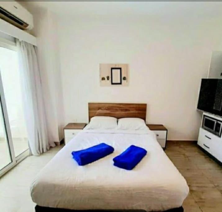 In Aqua Palms Gurdaka